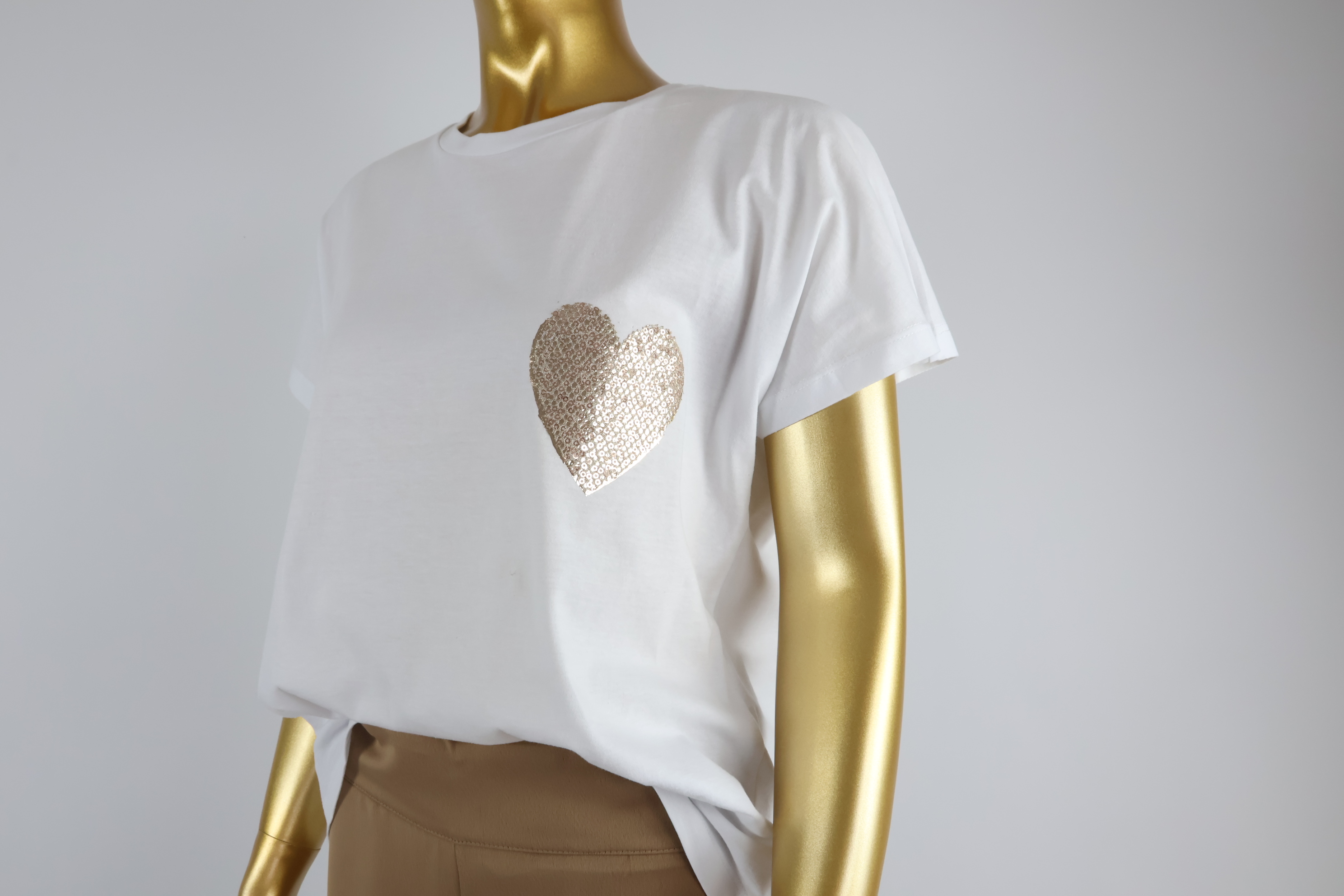 T-Shirt mit Herzapplikation