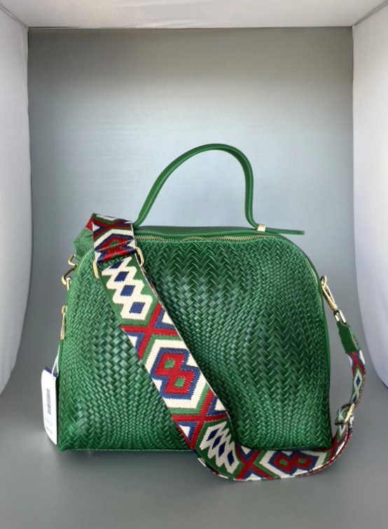 Gruene-grosse-Tasche-mit-buntem-GurtCXs4HzQ4AlCgg Angesagte Schulterriemen