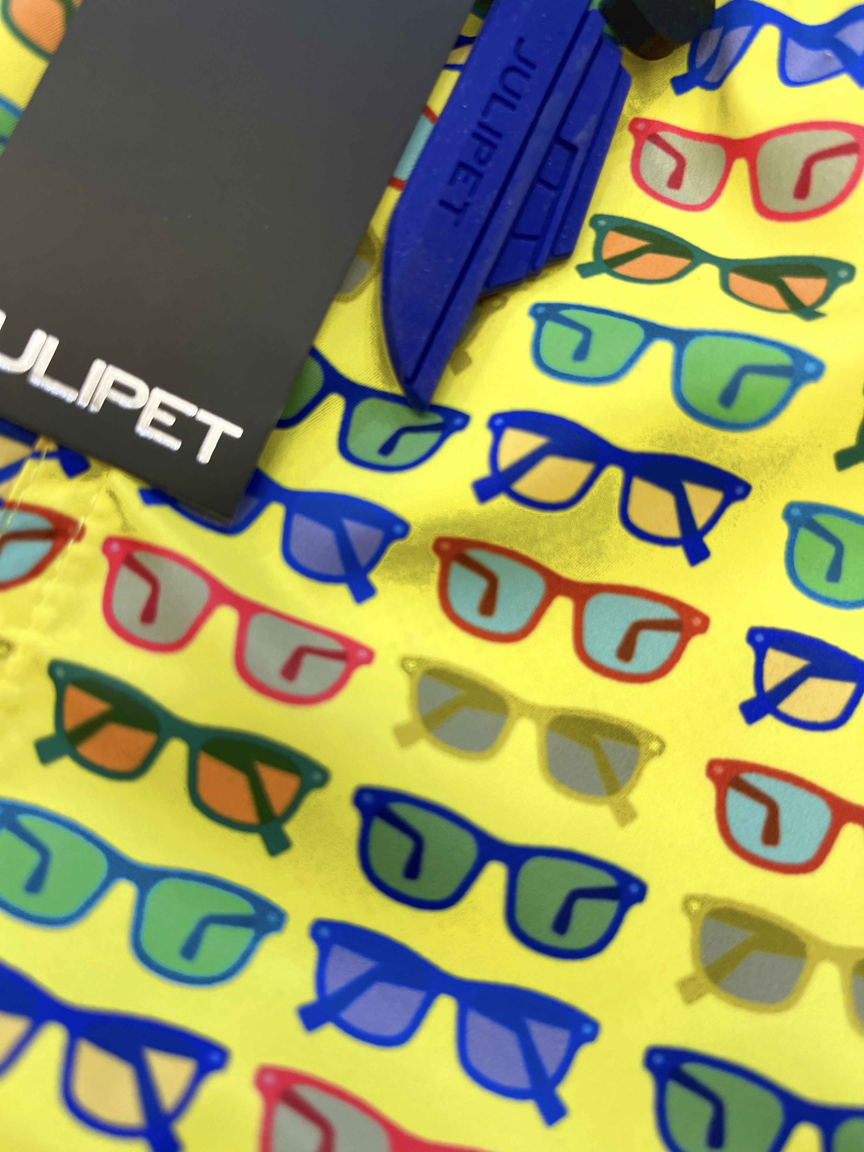 Badehose gelb mit bunten Brillen