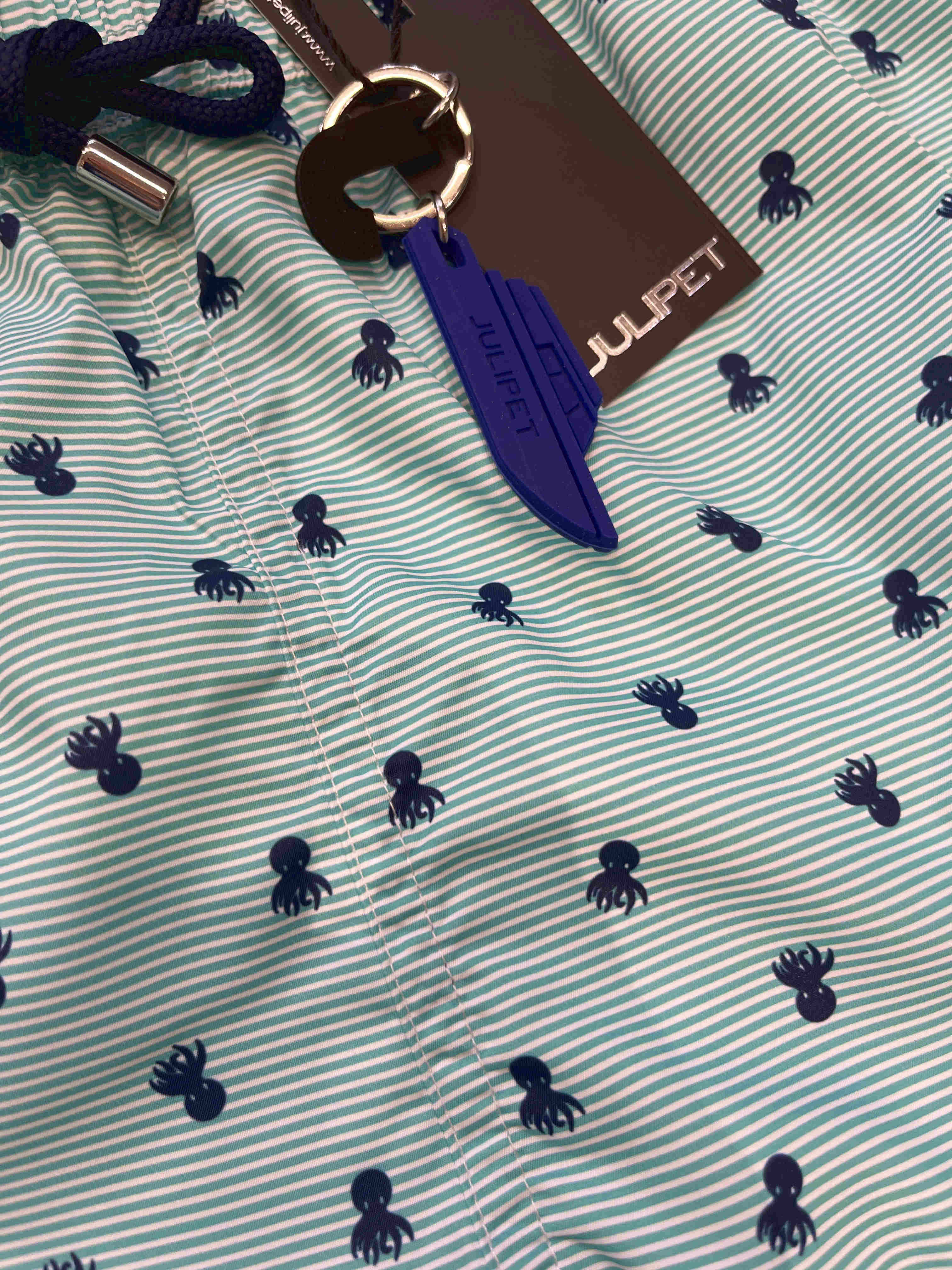 Badehose grüne Streifen mit Oktopus