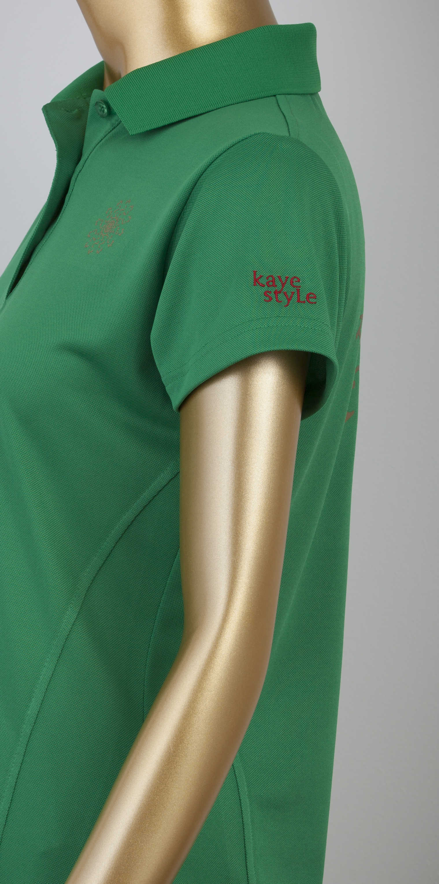 Polo-gruen_-seitlich_Stick