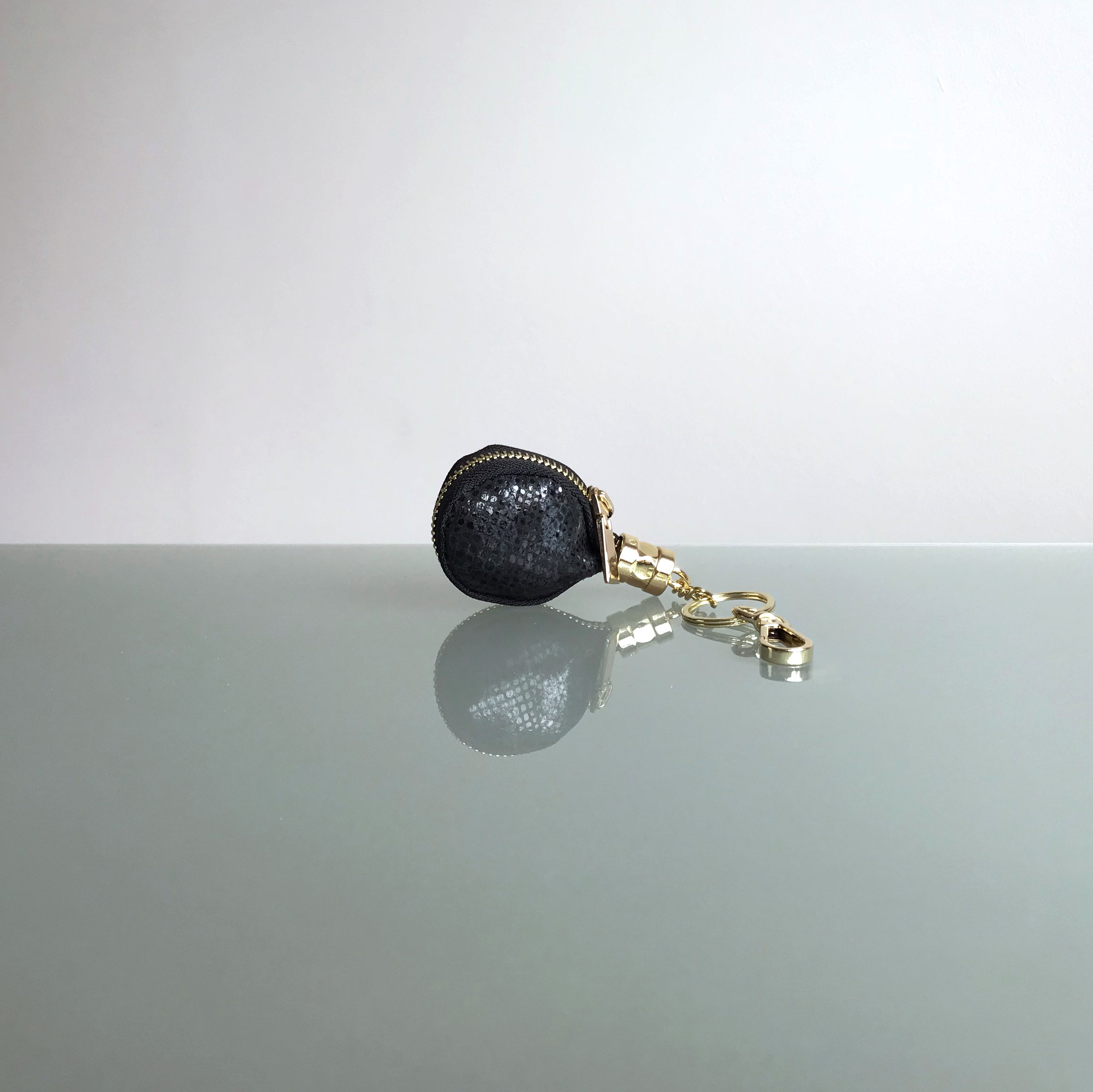 Anh-nger_schwarz_front Elegante Taschenanhänger (Pulicati)